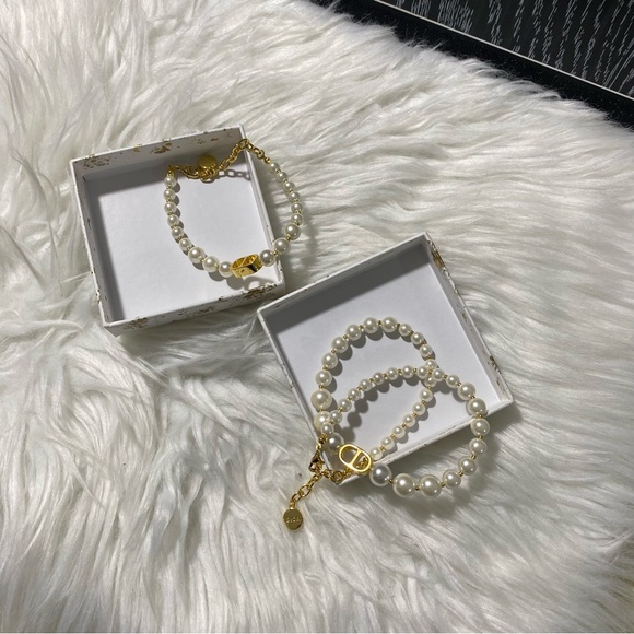 Dior Gold and Cream Pearl Necklace - Picture 3 of 8